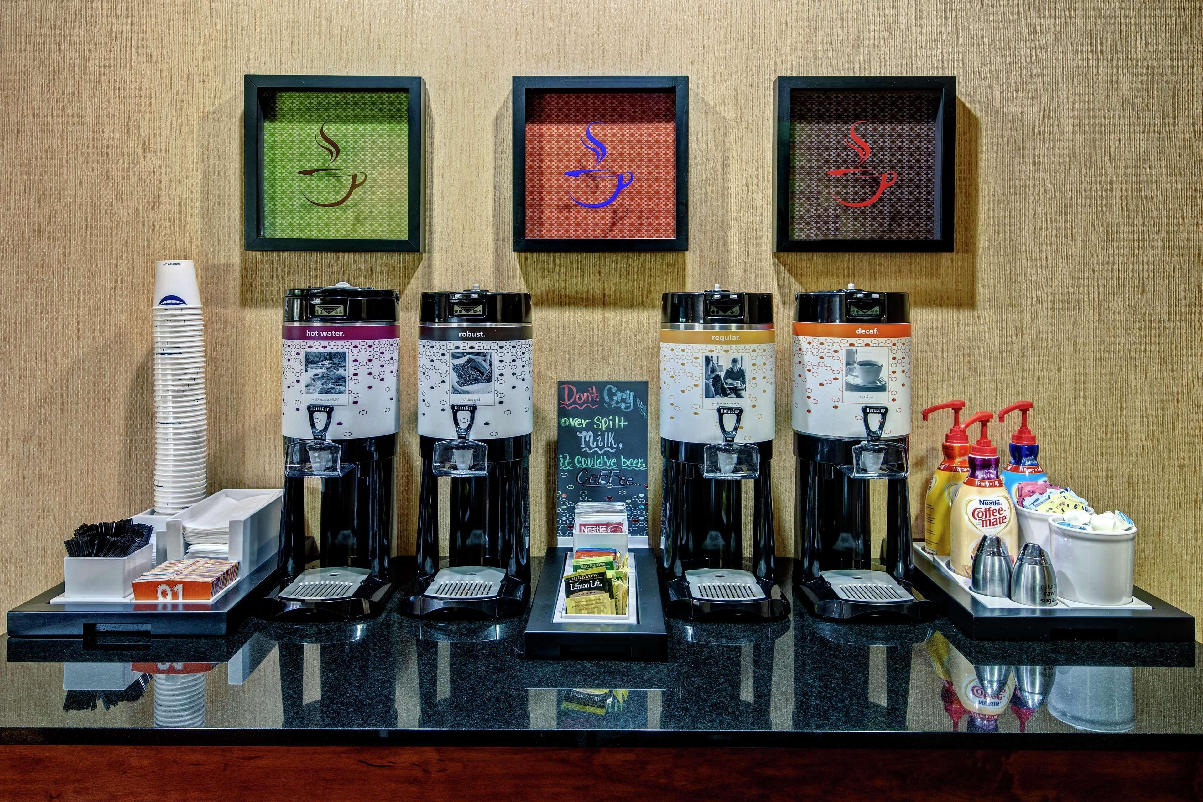 Hampton Inn Corinth Екстериор снимка