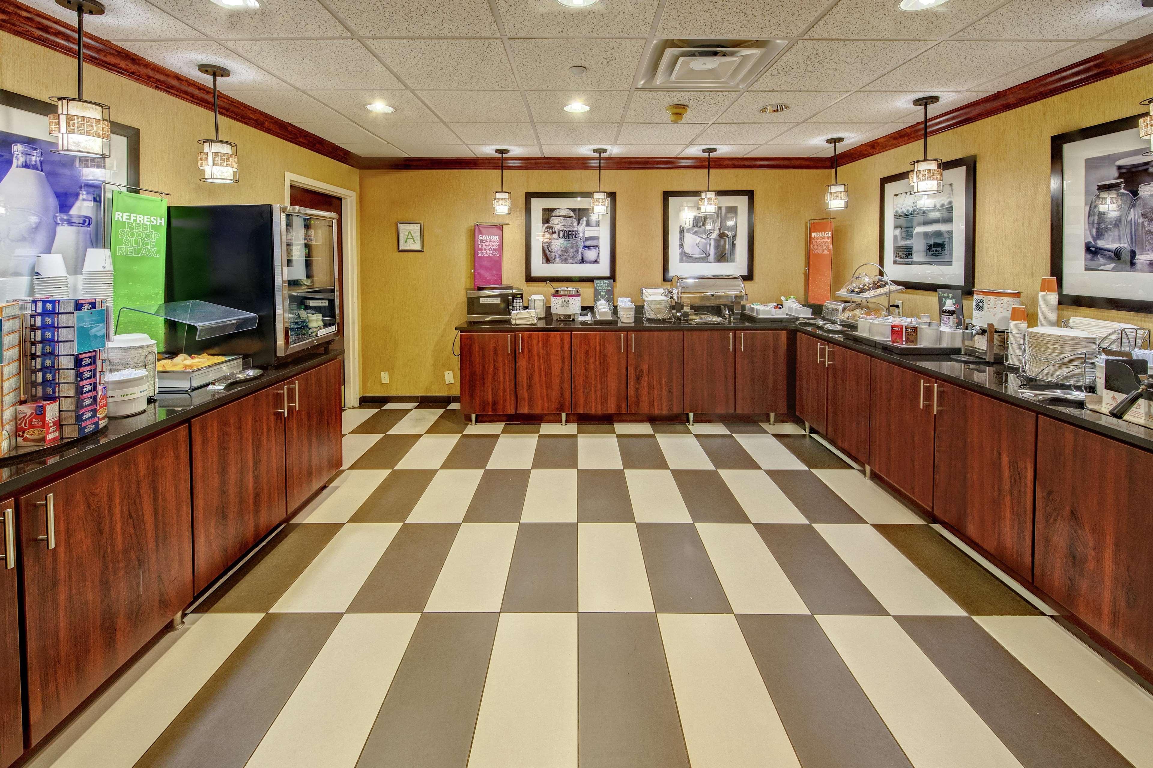 Hampton Inn Corinth Екстериор снимка