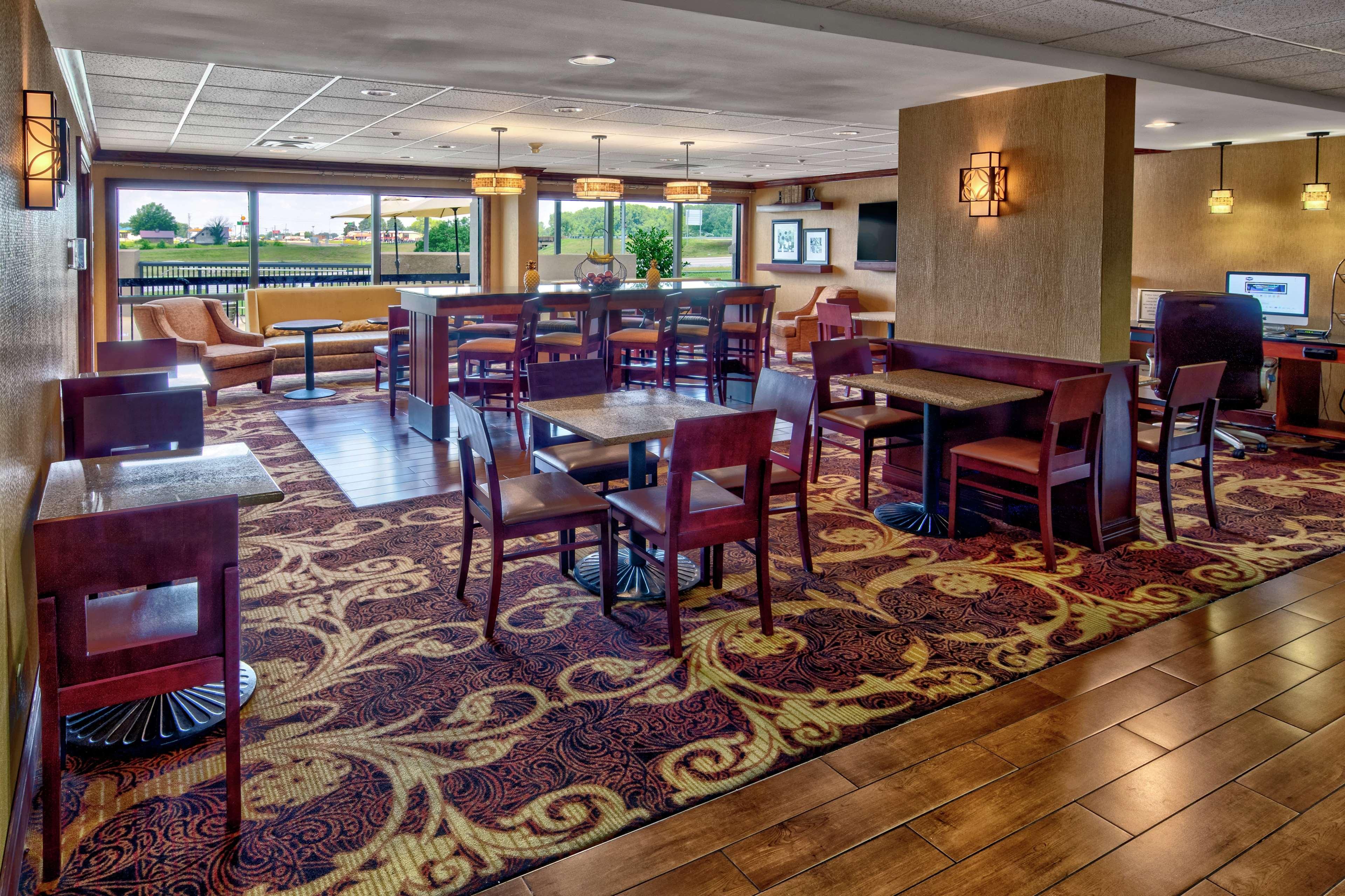 Hampton Inn Corinth Екстериор снимка