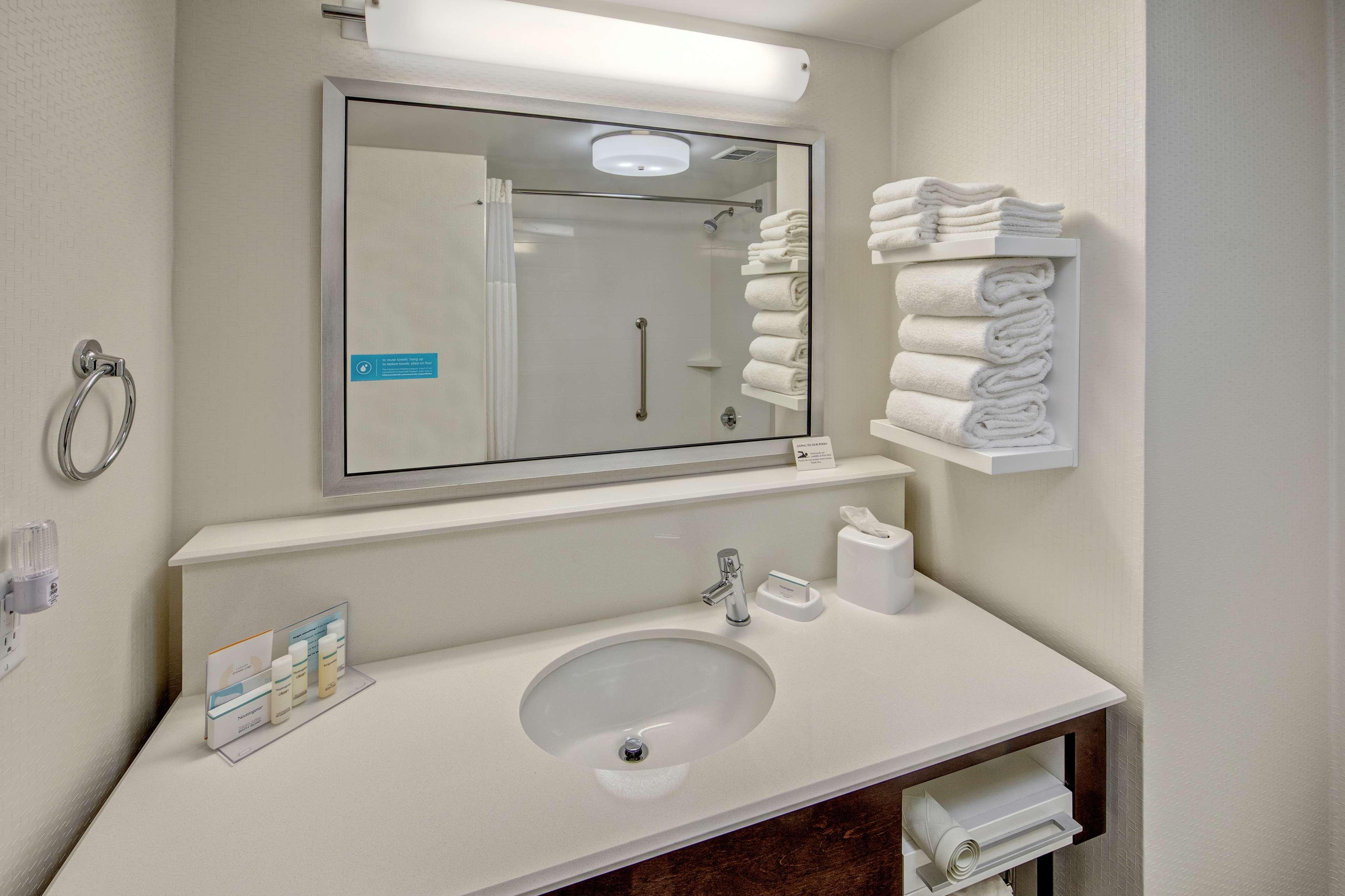 Hampton Inn Corinth Екстериор снимка