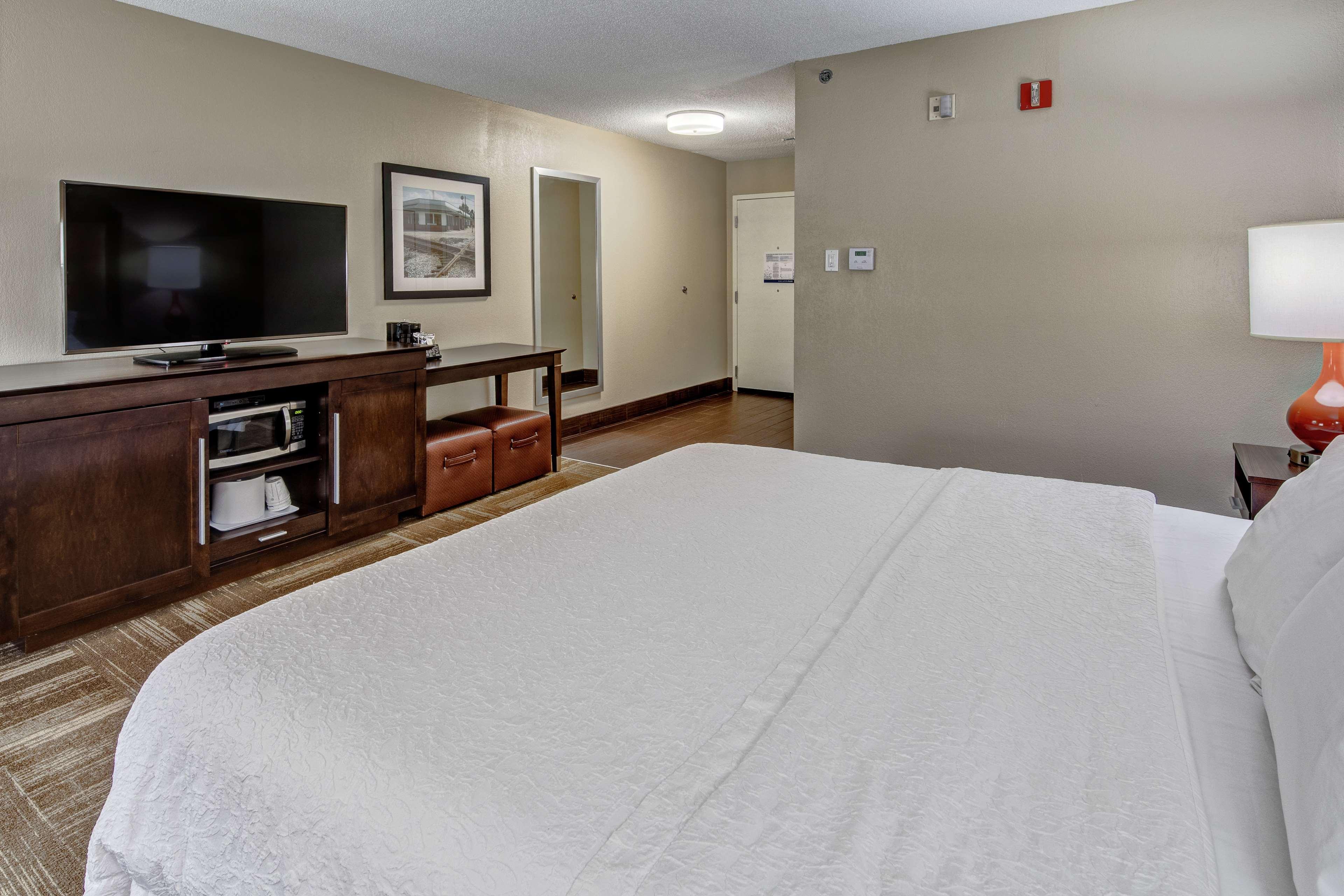 Hampton Inn Corinth Екстериор снимка