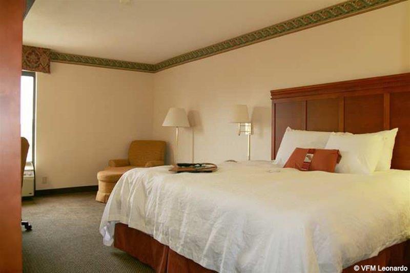Hampton Inn Corinth Стая снимка